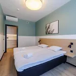 River Hotel